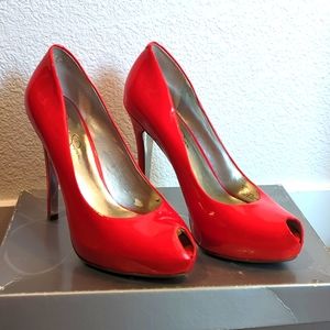 Jessica Simpson pumps